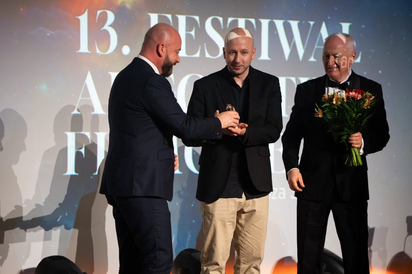 17. Festiwal Reżyserii Filmowej im. Sylwestra Chęcińskiego i 13. Festiwal Aktorstwa Filmowego im. Tadeusza Szymkowa trwały we Wrocławiu od 6 do 11 kwietnia.&nbsp;"Złoty Dzik", nagroda imienia Janusza Majewskiego dla najlepszego reżysera, powędrowała do Grzegorza Dębowskiego za film &ndash; &bdquo;Tyle co nic&rdquo;.